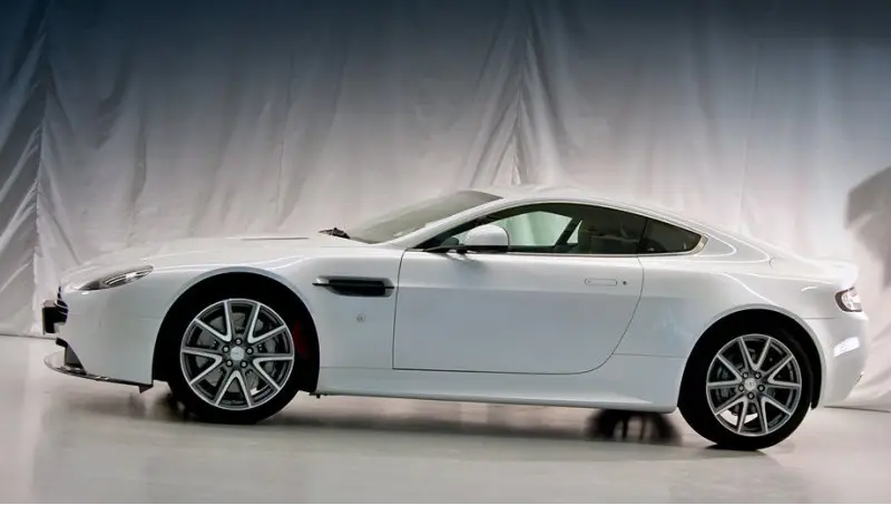 Внешние отличия рестайлингового V8 Vantage S…