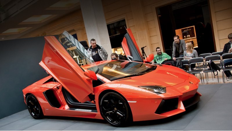 Заказы на суперкар Lamborghini Aventador…