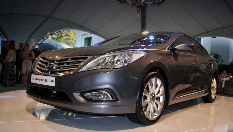 Седан Hyundai Grandeur немного крупнее своих…