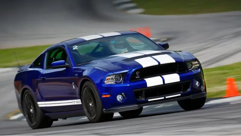 Заднеприводный Shelby GT500, оснащённый…