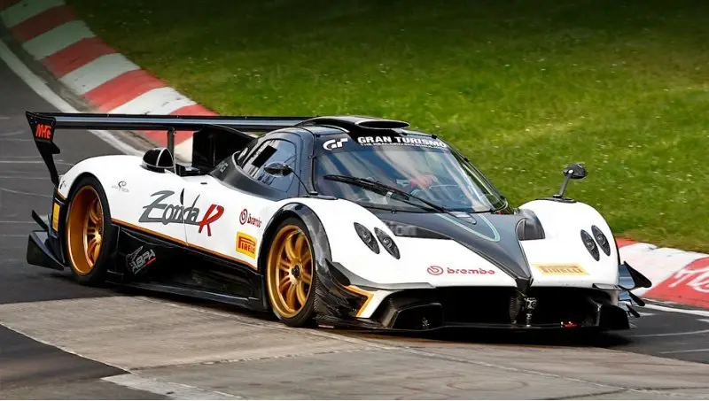 Безумную «молнию» Zonda R Evo уже застукали на…