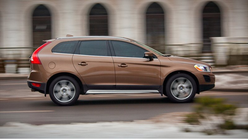 Кроссоверу Volvo XC60 D5, оснащенному пакетом…