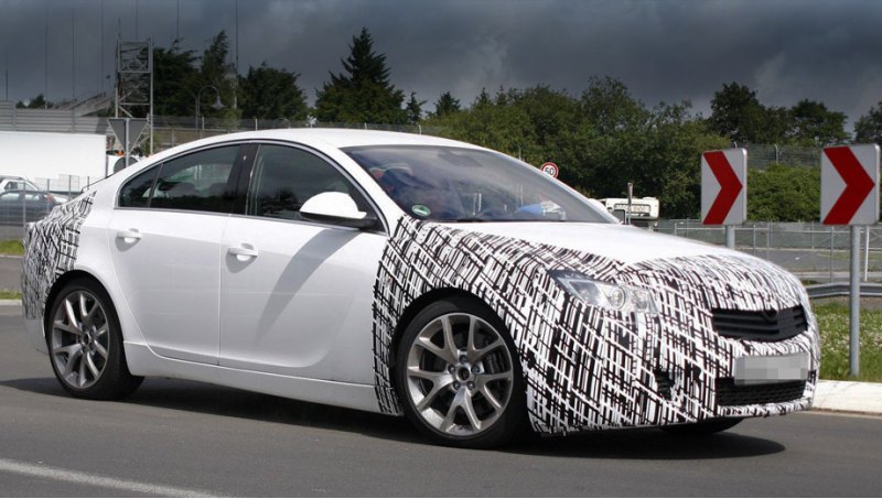 Судя по шпионским снимкам рестайлинговой модели Insignia OPC, дизайнеры решили изменить решётку…