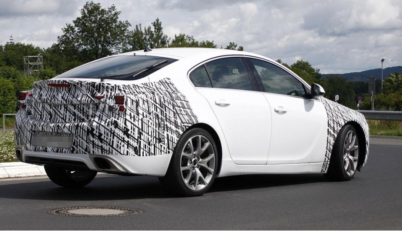 Как и у «незаряженных» модификаций, у Insignia OPC 2013 года будут новые задние фонари. А вот…