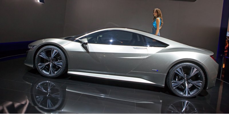 Напомним, двухдверка Acura NSX является…