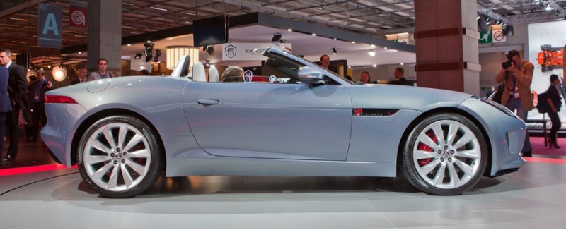 В зависимости от версии F-Type оснащается…