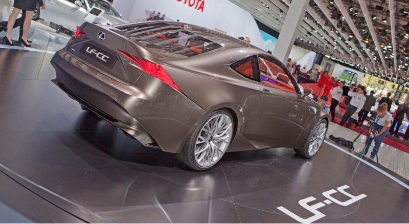 Что достанется серийному седану Lexus IS от этого…