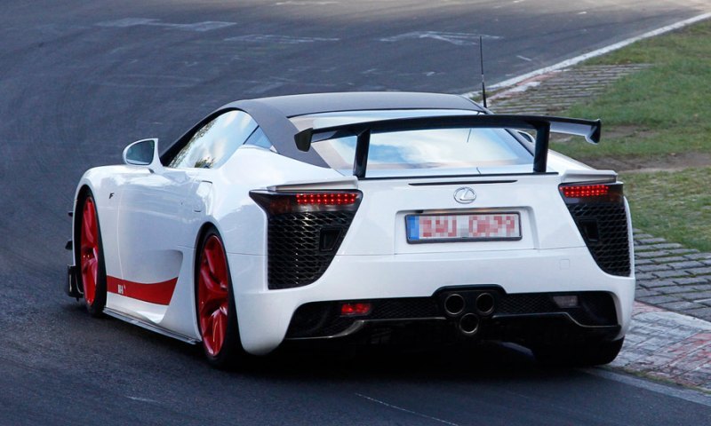 Вряд ли кому-то 560-сильная двухдверка Lexus LFA…