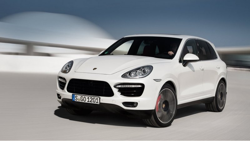 Внешне версия Turbo S выделяется среди…