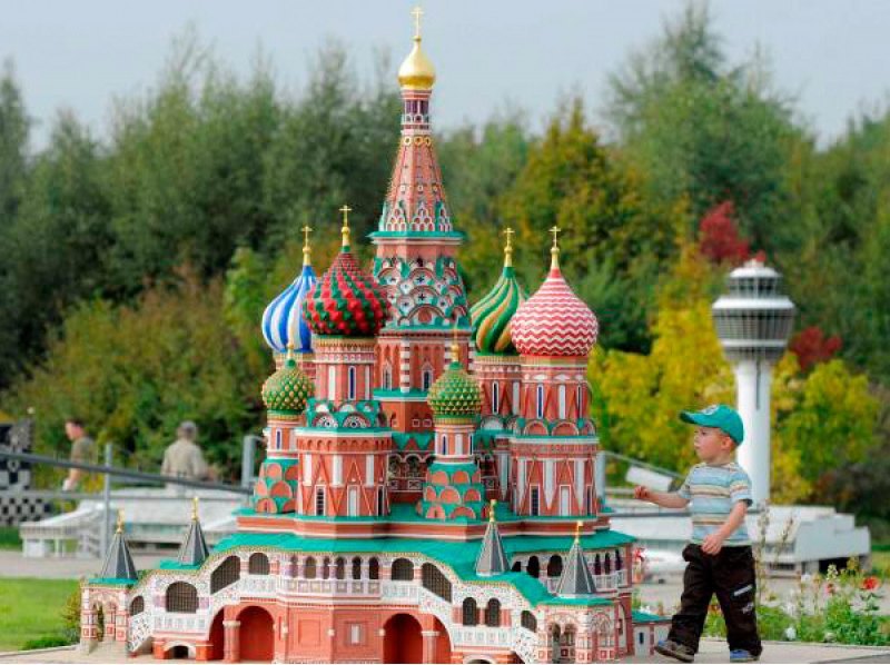 Идею музейного парка «Россия» с уменьшенными…