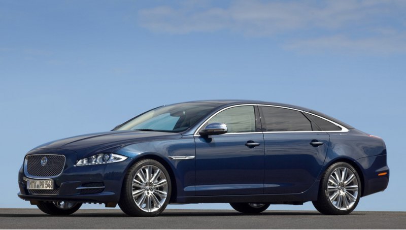 Седан Jaguar XJ с 240-сильным турбомотором…