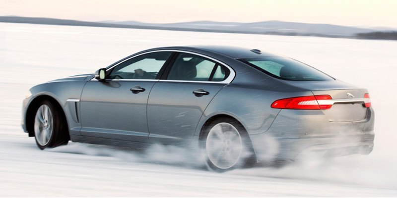 Полноприводный Jaguar XF с 340-сильным…