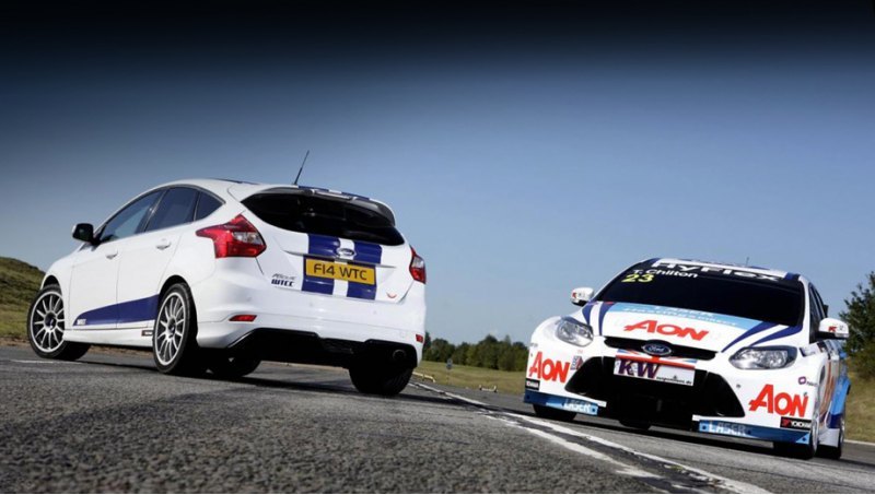 Слева на фотографии запечатлён Ford Focus WTCC…