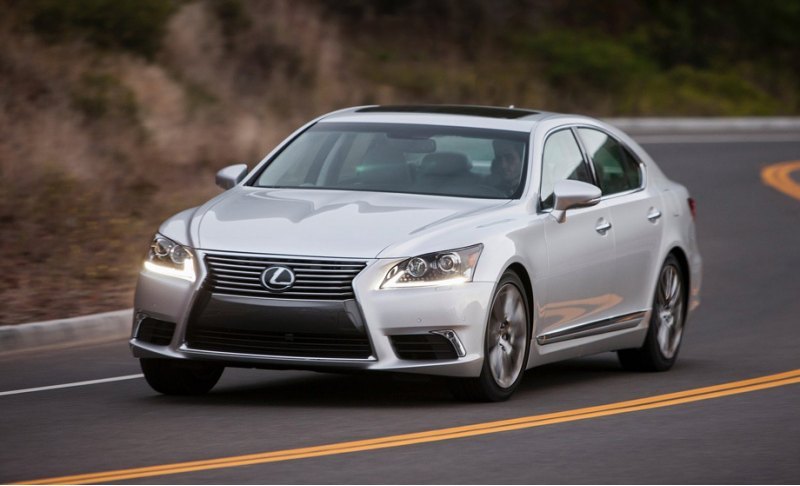 На новом седане Lexus LS 2013 модельного года…