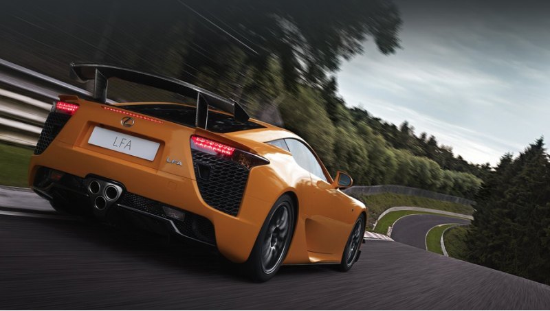 Водрузив под капот суперкара Lexus LFA…