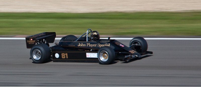 Болид Lotus 81 в ливрее John Player Special,…
