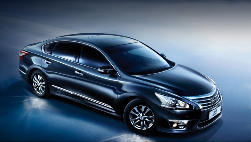 Предположительно, седан Nissan Teana с мотором…
