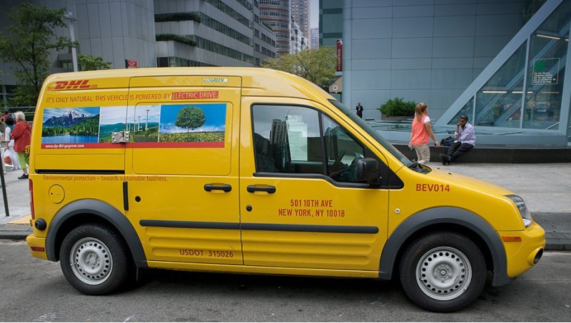 Фирма DHL во многих странах для развозки грузов…