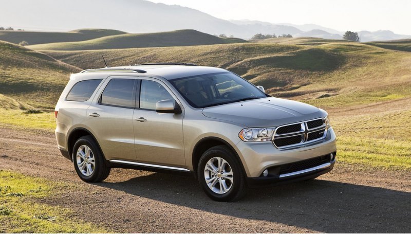 На фото дореформенный Dodge Durango. Продажи…