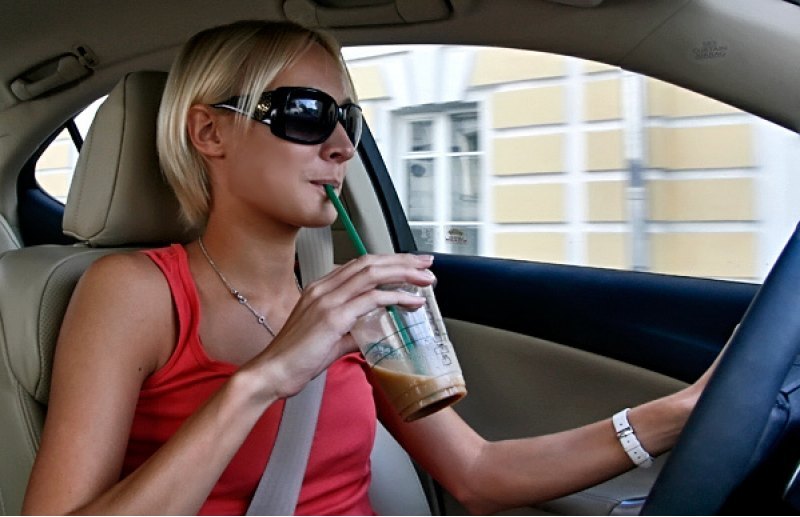 В США «опасное вождение» (reckless driving)…
