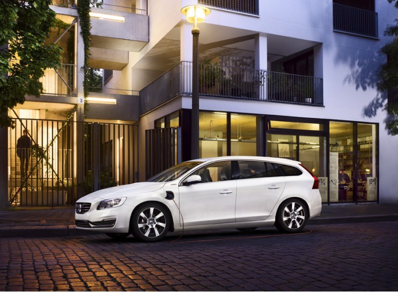 Модель V60 Plug-in Hybrid вскоре появится и в…