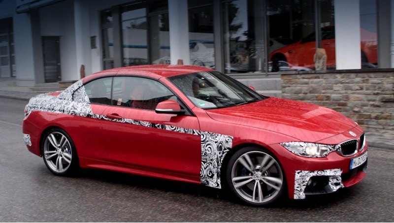 На снимках представлена модель с пакетом M Sport.