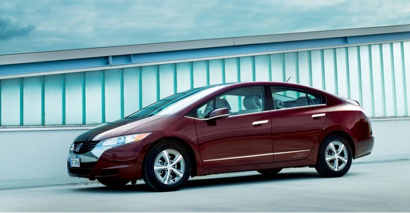 Серийность седана Honda FCX Clarity достаточно…