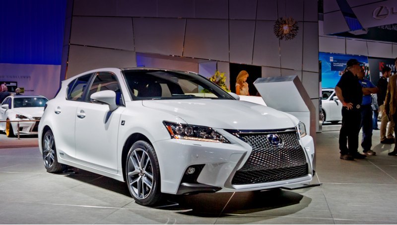 Россияне получат обновлённый хэтч Lexus CT 200h…
