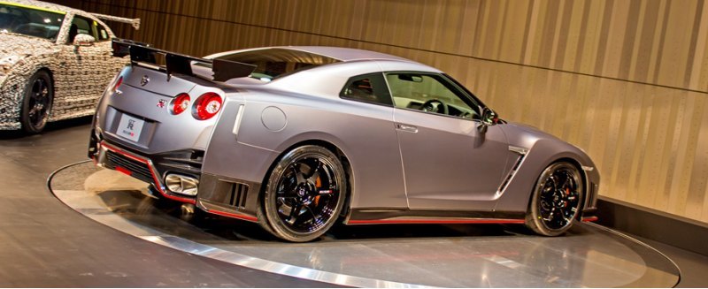 Благодаря иному переднему бамперу GT-R Nismo…
