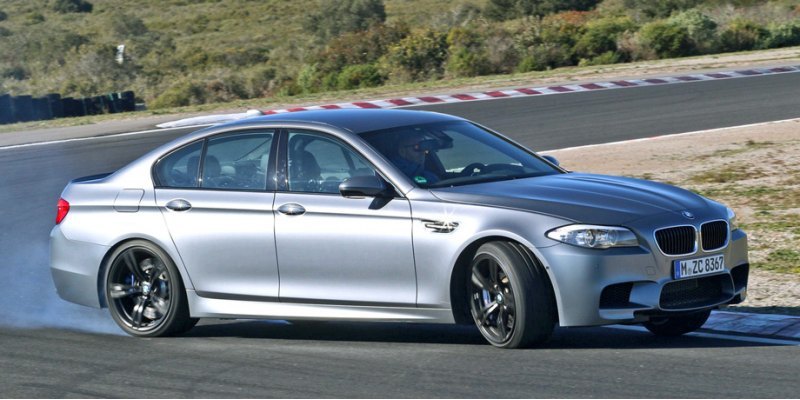 Современный седан BMW M5 (на фотографии) может…