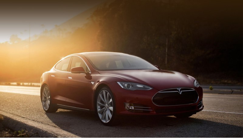 Tesla Model S — самый динамичный серийный…