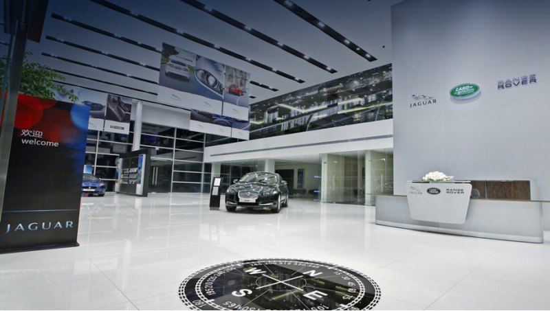 Сотрудники и оборудование фирмы Chery в Хунцяне…