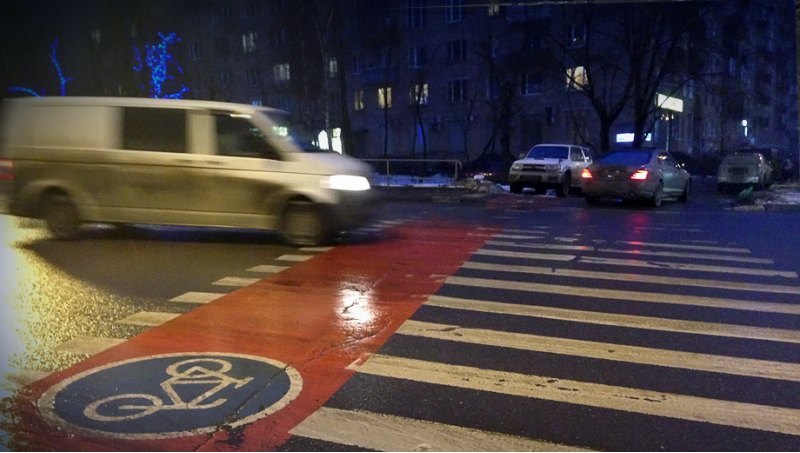 Движение по велосипедным дорожкам машин и…