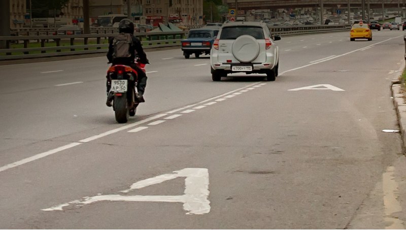 На данный момент на Садовом кольце автобусы ходят…