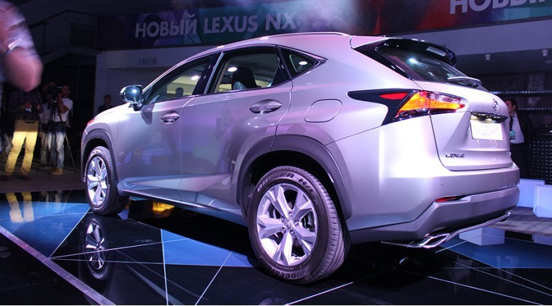 Для версий NX 200t F Sport и NX 300h F Sport…
