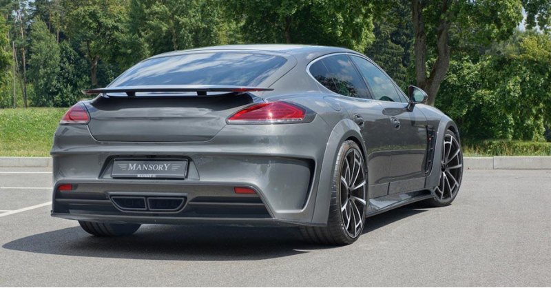Из углеволоконного композита компания Mansory…