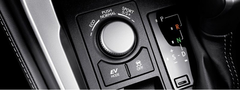 Версия NX 300h AWD построена вокруг бензинового…