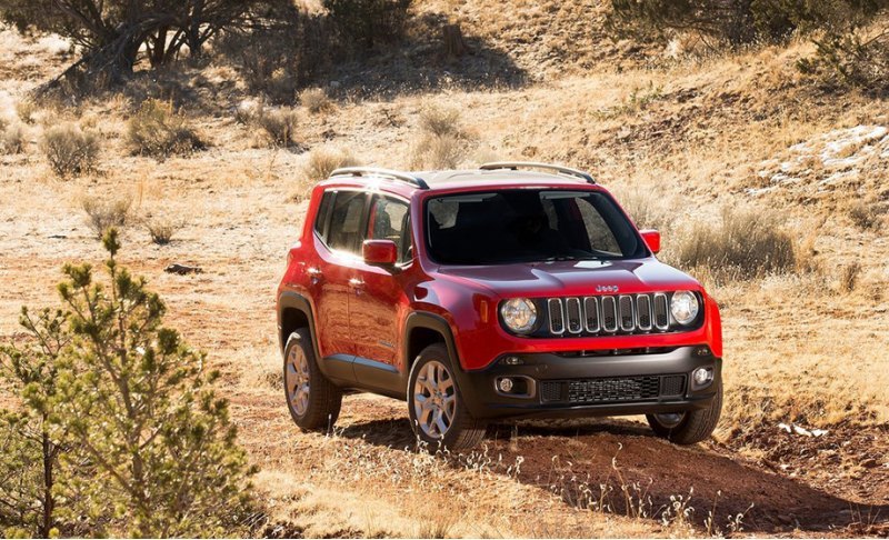 Родственный кроссовер Jeep Renegade выглядит…
