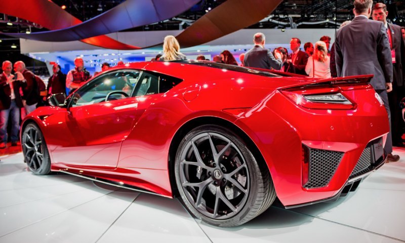 В списке основных конкурентов Акуры NSX…