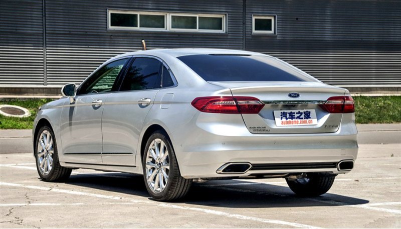 Первая информация о седане Ford Taurus,…