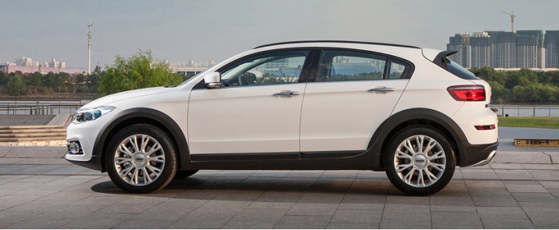 А это Qoros 3 City SUV, для сравнения.