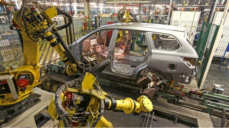 Компания Nissan собирает на заводе в…