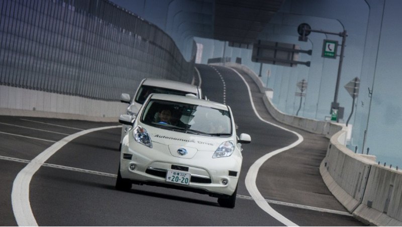 На фото представлен автономный Nissan Leaf до…