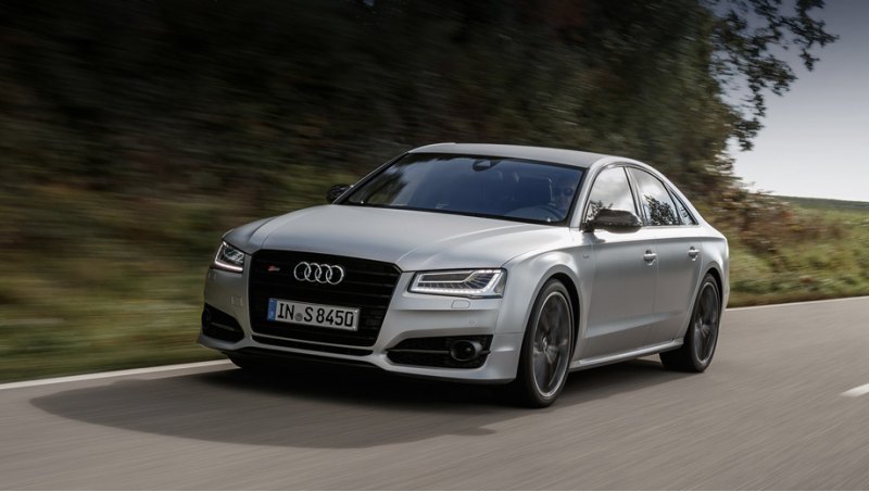 От стандартного седана Audi S8 мощная версия…