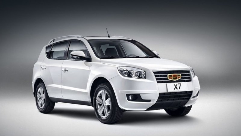 В России дорестайлинговый паркетник Emgrand X7…