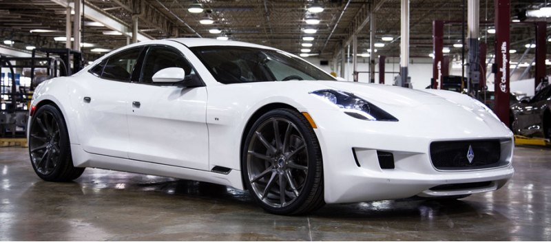 В движение четырехдверку приводит мотор GM V8 6.2…