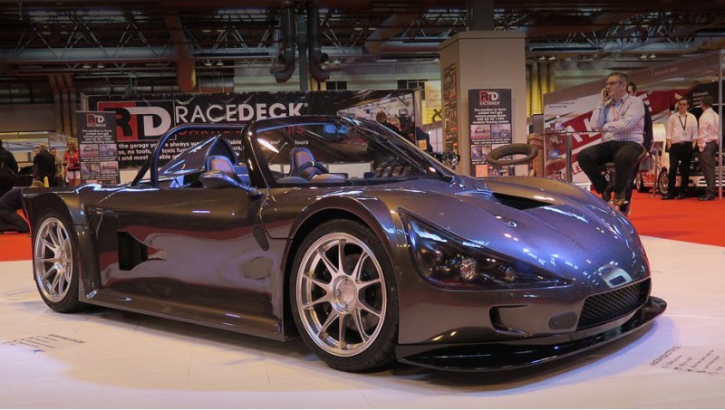 Родстер, показанный на выставке Autosport…
