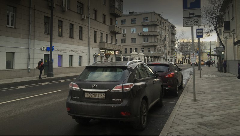 Москвичи, проживающие в зоне платных парковок,…
