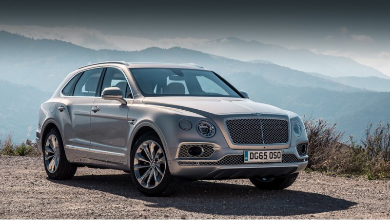 Под капотом кроссовера Bentayga находится мотор…