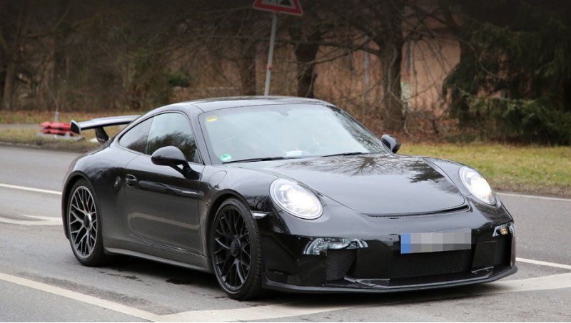 У 911 GT3 изменятся фары, бамперы и ряд мелочей в…